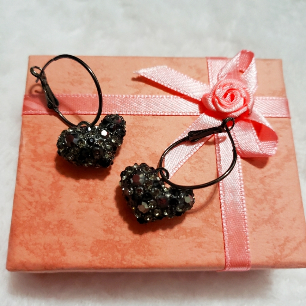 Earrings, black